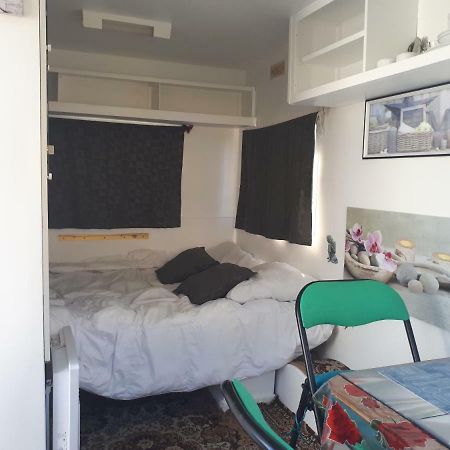 Petite Caravane Deux Places Saint-Corneille المظهر الخارجي الصورة
